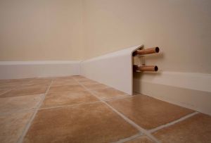 Πώς να κρύψετε σωλήνες αποχέτευσης και θέρμανσης: συμβουλές εμπειρογνωμόνων (26 φωτογραφίες)