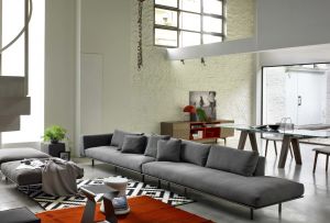 Γκρι καναπές: όλες οι όψεις της αισθητικής των καθολικών ταπετσαρισμένων επίπλων (28 φωτογραφίες)