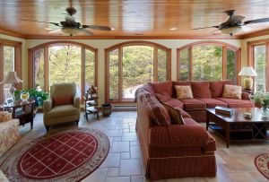 Οροφή στη βεράντα: κατάλληλα υλικά για μόνωση και διακόσμηση (27 φωτογραφίες)