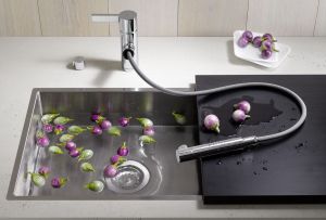 Ο μίξερ με ένα συρόμενο πότισμα μπορεί: το προοδευτικό εργαλείο κουζίνας για ενεργούς χρήστες (22 φωτογραφίες)