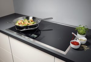 Εξοπλίζουμε την περιοχή εργασίας: πώς να επιλέξετε μια σόμπα για την κουζίνα