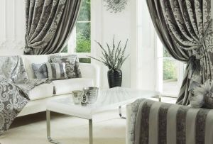 Διακόσμηση παραθύρων (22 φωτογραφίες): όμορφες επιλογές σχεδίασης