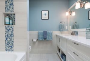 Ζωγραφίζοντας τους τοίχους στο μπάνιο (50 φωτογραφίες): χαρακτηριστικά και όμορφα χρώματα