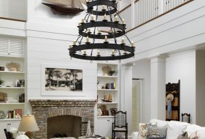 Πολυέλαιοι με κεριά: εξεζητημένοι κλασσικοί αιώνες αργότερα (28 φωτογραφίες)