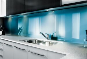 Πλαστική ποδιά για την κουζίνα: προφανή πλεονεκτήματα (26 φωτογραφίες)