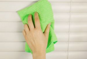 Πώς να καθαρίσετε σωστά τα blinds στο σπίτι