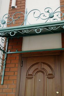 Πράσινο σφυρήλατο γείσο