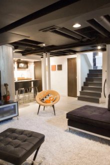 Επίπεδη μαύρη οροφή