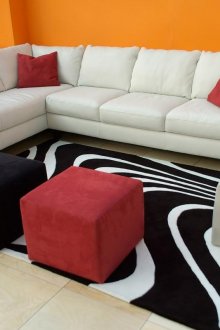 Πορτοκαλί τοίχους στο σαλόνι