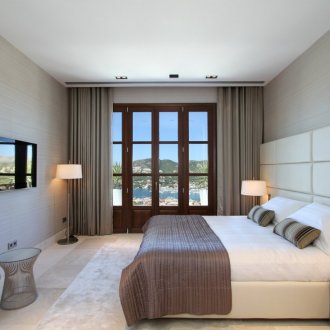 Λευκή ματ οροφή τέντωμα στο υπνοδωμάτιο