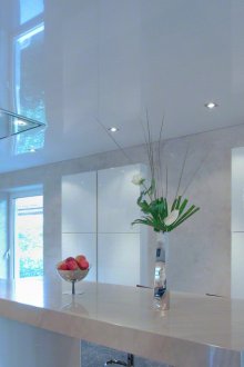 Μία οροφή λευκής οροφής