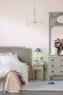 Πίνακες με μέντα στην κρεβατοκάμαρα