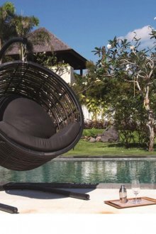 Κονσόλα καρέκλα στην περιοχή κοντά στην πισίνα