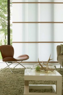 Λευκές και καφέ Ιαπωνικές Κουρτίνες στο σαλόνι