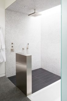 Ανοιχτό ντους με γκρι αποχρώσεις