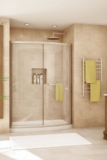 Ευρύχωρο ντους στο εσωτερικό του μπάνιου