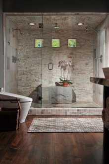 Ευρύχωρο ντους στο μπάνιο