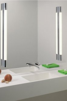 Λαμπτήρες τοίχου στο μπάνιο