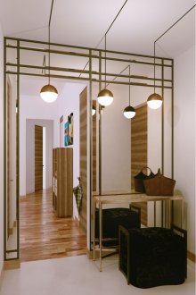 Τείχος καθρέφτη στο διάδρομο