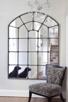 Μεγάλο καθρέφτη στο διάδρομο