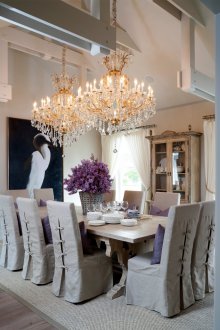 Μεγάλους πολυελαίους στην τραπεζαρία