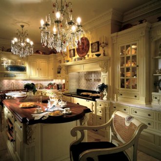 Πολυέλαιοι στην κουζίνα με νησί