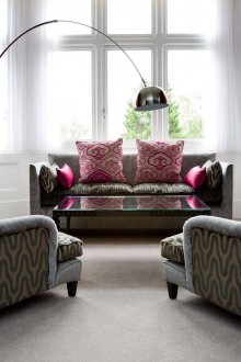 Γκρι πιεσμένες πολυθρόνες