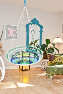 Διαφορετικές πολυθρόνες στο καθιστικό