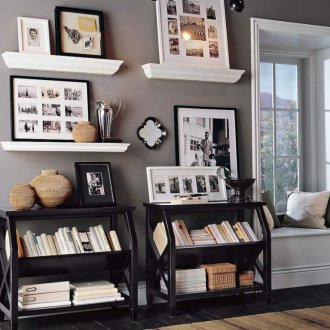 Φωτογραφίες στα ράφια στο εσωτερικό