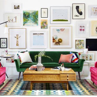 Η επιλογή διακόσμησης του τείχους με φωτογραφίες και εικόνες