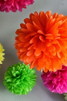 Κρεμαστές μπάλες από χαρτί για διακόσμηση