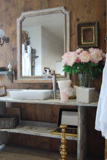 Όμορφη διακόσμηση λουτρών της Προβηγκίας