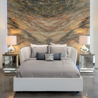 Δερμάτινο λευκό κρεβάτι στο υπνοδωμάτιο Art Nouveau