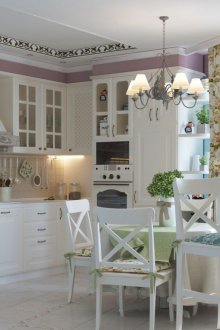 Λευκή κουζίνα στυλ Provence