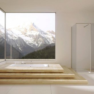 Βαμμένοι τοίχοι σε ένα μεγάλο αρτ νουβό μπάνιο