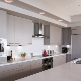 Art Nouveau γκρίζα και λευκή κουζίνα