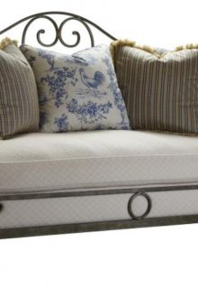 Καναπές για εσωτερική διακόσμηση σε στυλ Προετίας