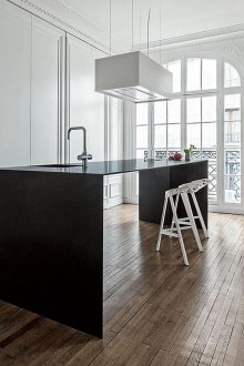 Απλή κουζίνα νεοκλασικού στυλ