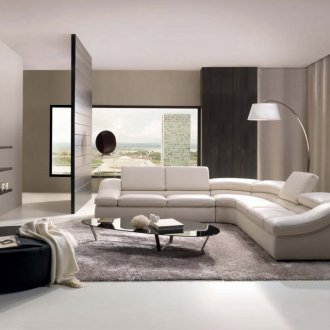 Λευκός καναπές γωνίας υψηλής τεχνολογίας στο σαλόνι