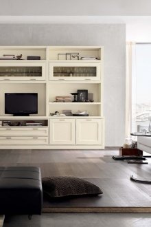 Λευκά, κρέμα και καφέ χρώματα στο εσωτερικό ενός σύγχρονου καθιστικού