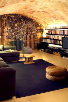 Καθιστικό με αφρικανική στυλ με τοξωτή οροφή