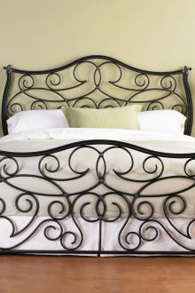 Μεγάλο μαύρο κρεβάτι από σφυρήλατο σίδηρο