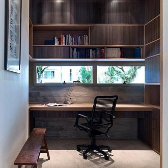 Μοντέρνο ντουλάπι σε καφέ και άσπρο