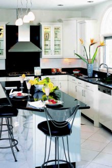 Μαύρα κλασικά σκαμπό μπαρ