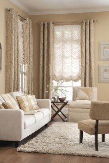 Κρέμα γαλλικών κουρτινών στο σαλόνι