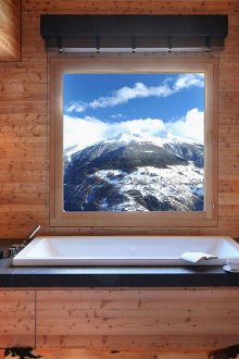 Σαλόνι με στυλ σαλέ με θέα