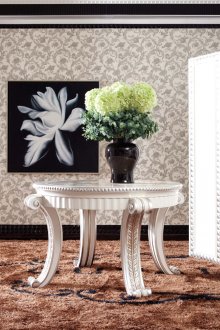 Όμορφο τραπέζι στυλ μπαρόκ