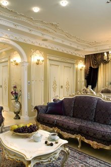 Χρυσά μοβ μπαρόκ έπιπλα σαλόνι