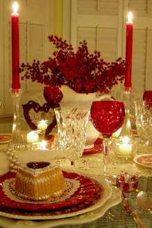 Ρύθμιση πίνακα για ένα ρομαντικό δείπνο.