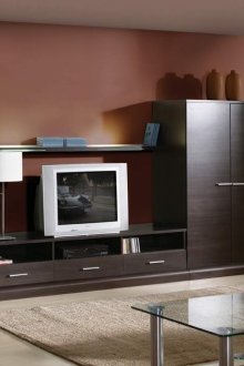 Σκούρο καφέ γραφείο στο σαλόνι